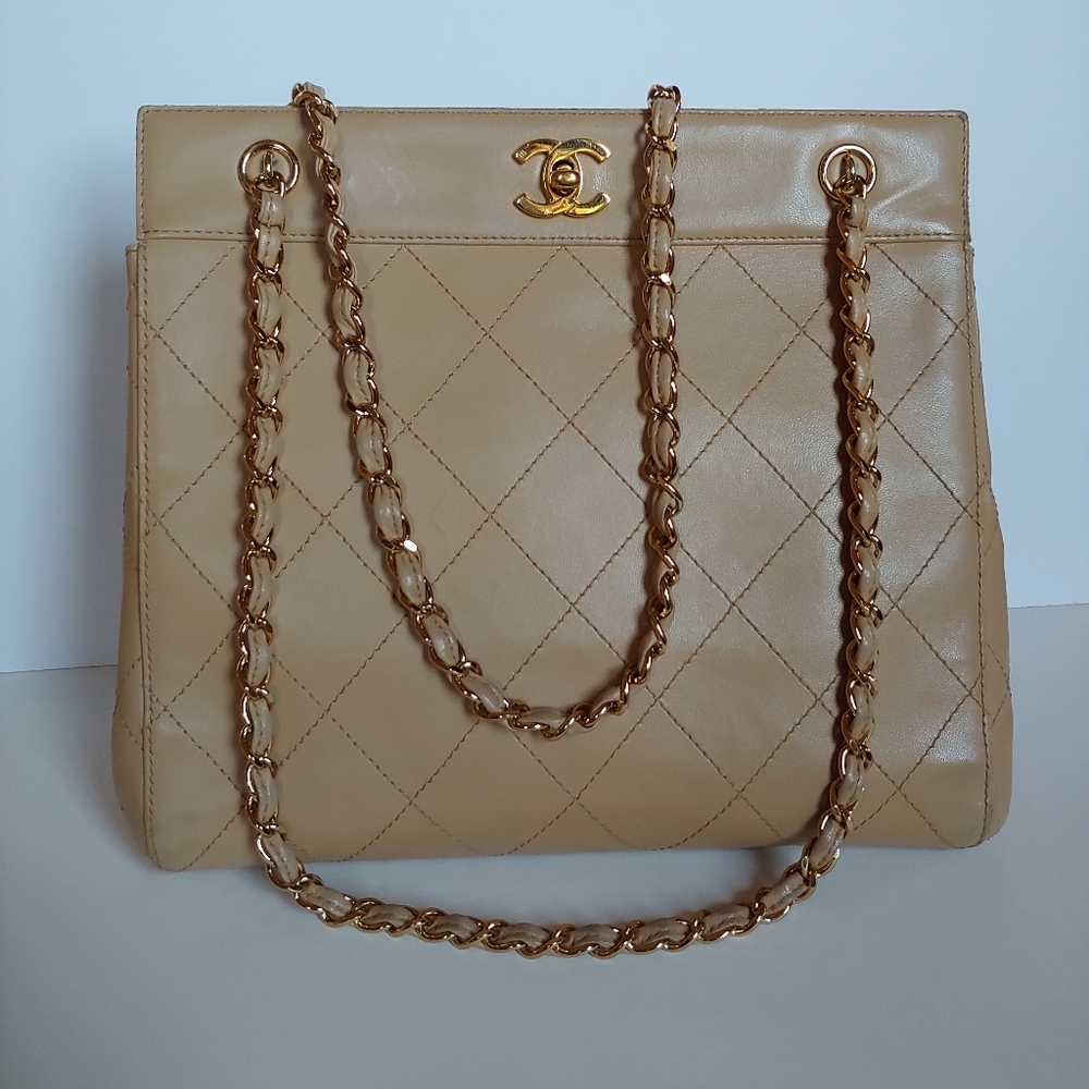 Chanel bag purse beige lambskin chain cc quilted